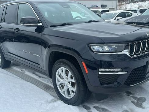 Used 2023 Jeep Grand Cherokee Limited image 4
