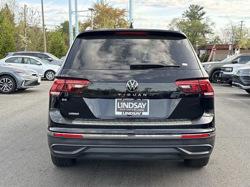 Used 2023 Volkswagen Tiguan SE w/ Panoramic Sunroof Package FWD image 4
