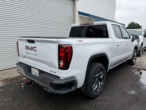 Used 2023 GMC Sierra 1500 SLE w/ X31 Off-Road Package image 2