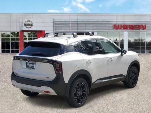 Used 2026 Nissan Kicks SR FWD image 2