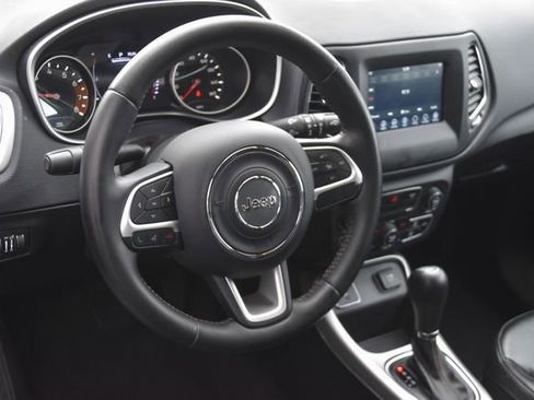 Used 2019 Jeep Compass Latitude image 14