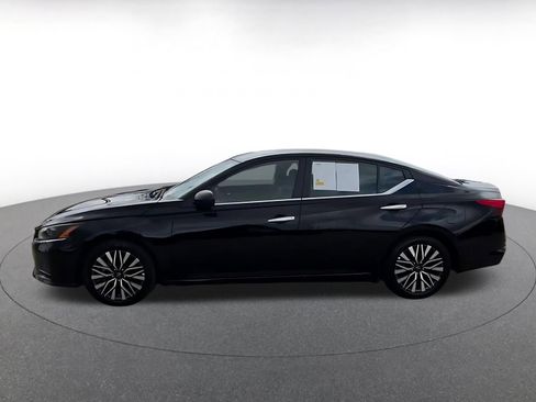 Used 2025 Nissan Altima 2.5 SV image 8