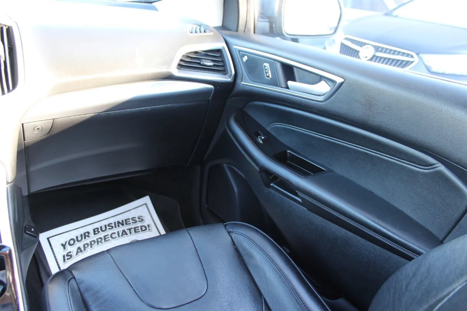 Used 2019 Ford Edge Titanium w/ Equipment Group 301A AWD/4WD image 9