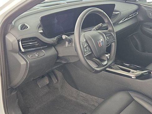 Used 2025 Buick Envista Sport Touring image 16