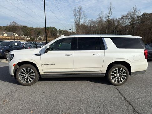 Used 2021 GMC Yukon XL Denali w/ Denali Premium Package image 8