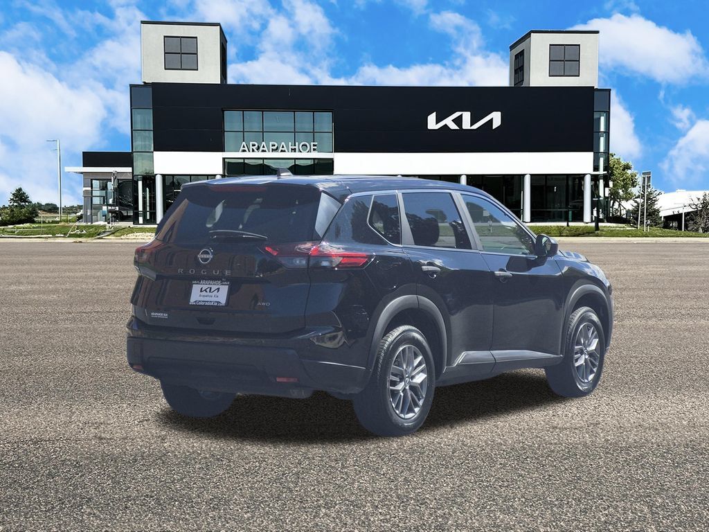 Used 2024 Nissan Rogue S AWD/4WD image 5