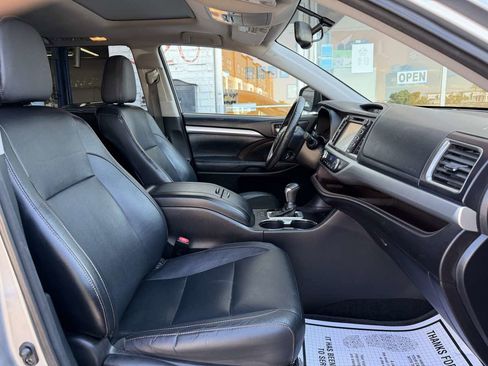 Used 2015 Toyota Highlander XLE AWD/4WD image 10