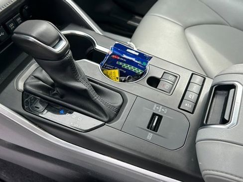 Used 2021 Toyota Highlander XLE image 31