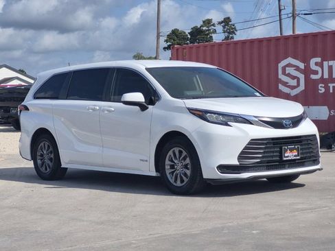 Used 2021 Toyota Sienna LE FWD image 8