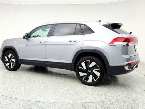Used 2025 Volkswagen Atlas Cross Sport SE image 7