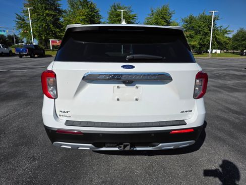 Used 2023 Ford Explorer XLT w/ Equipment Group 202A AWD/4WD image 4