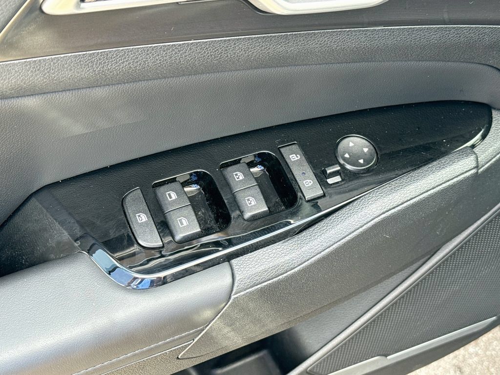 Used 2025 Kia Sportage EX FWD image 18