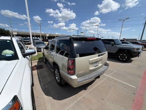 Used 2013 GMC Yukon Denali AWD/4WD image 8