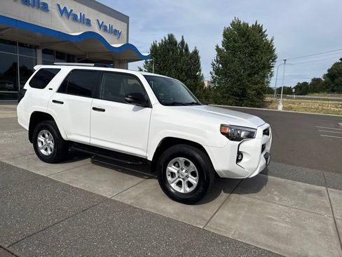 Used 2023 Toyota 4Runner SR5 Premium w/ Moonroof Package AWD/4WD image 2