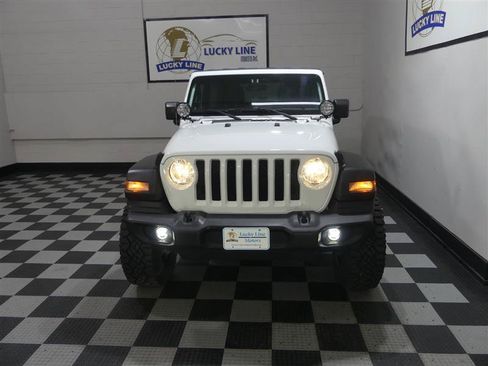 Used 2018 Jeep Wrangler Unlimited Sport S AWD/4WD image 3