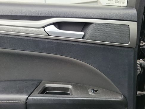 Used 2020 Ford Fusion SE image 12