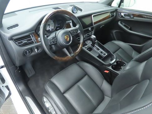 Used 2022 Porsche Macan S image 9