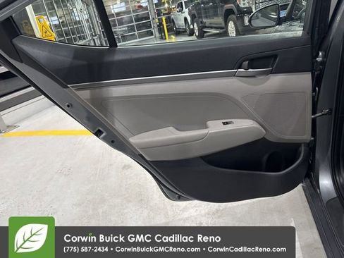 Used 2017 Hyundai Elantra SE image 26