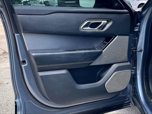 Used 2019 Land Rover Range Rover Velar R-Dynamic SE AWD/4WD image 17