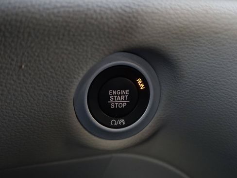 Used 2022 Chrysler Pacifica Limited FWD image 36