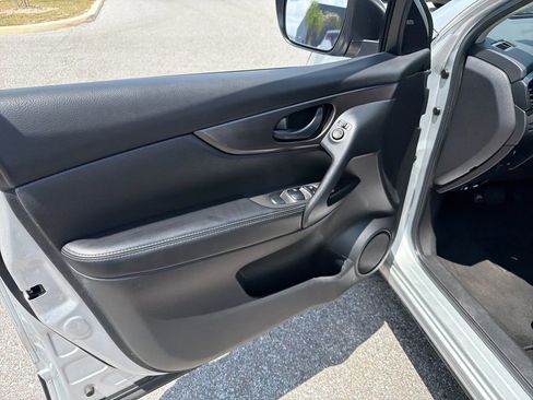 Used 2021 Nissan Rogue Sport S FWD image 12