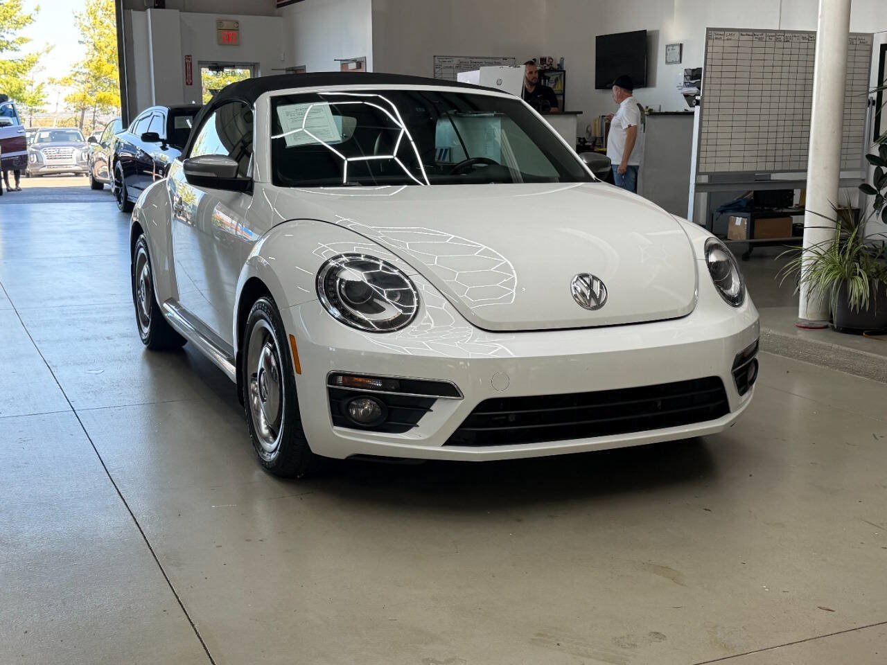 Used 2014 Volkswagen Beetle 1.8T FWD image 1