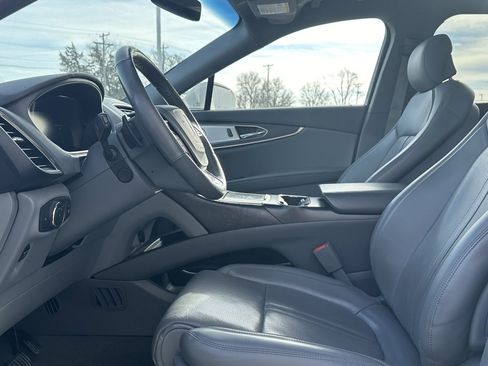 Used 2020 Lincoln Nautilus Reserve w/ Equipment Group 202A image 9