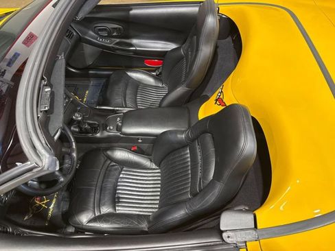 Used 2004 Chevrolet Corvette Convertible w/ Preferred Equipment Group RWD image 96