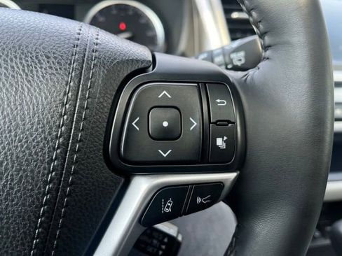 Used 2018 Toyota Highlander XLE image 27