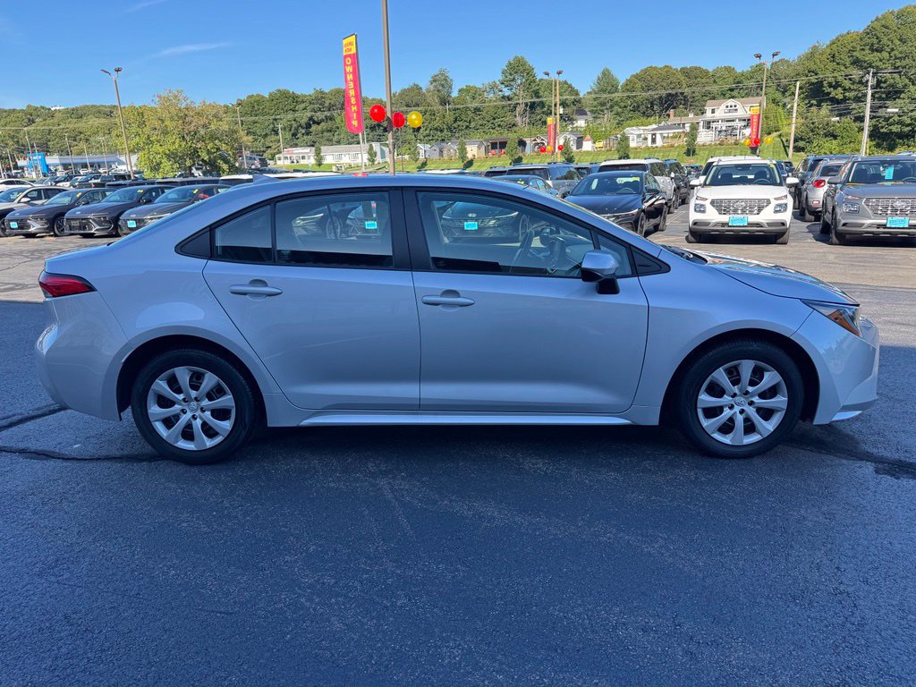 Used 2022 Toyota Corolla LE FWD image 4
