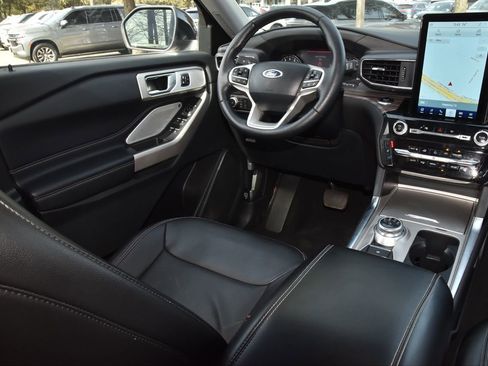 Used 2023 Ford Explorer Limited w/ Limited Technology Package image 10