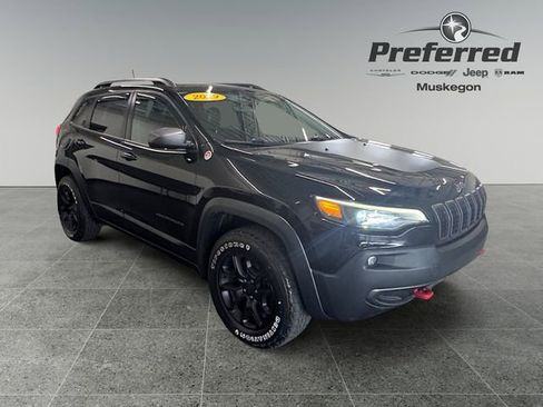 Used 2019 Jeep Cherokee Trailhawk AWD/4WD image 1