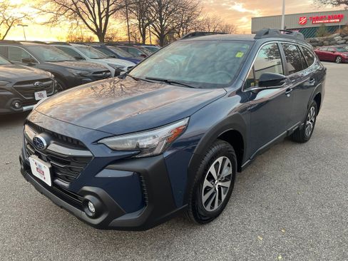 Certified 2025 Subaru Outback Premium w/ Popular Package #1A image 3