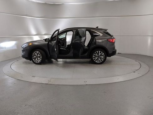 Certified 2022 Ford Escape Titanium w/ Class II Trailer Tow Package image 12