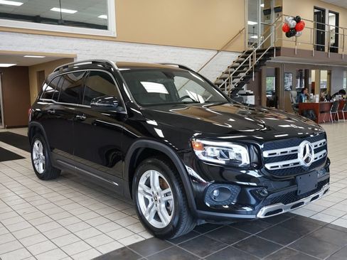 Used 2023 Mercedes-Benz GLB 250 4MATIC w/ Premium Package image 18