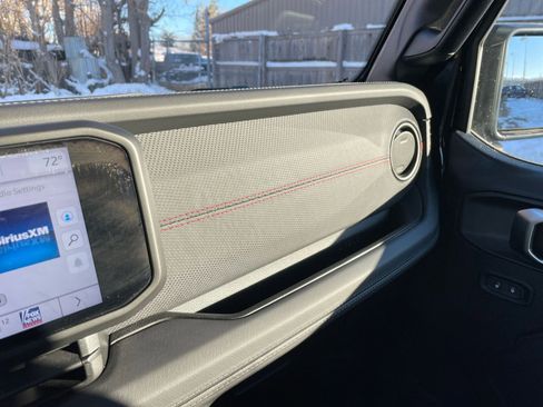 Used 2025 Jeep Wrangler Unlimited Rubicon image 35