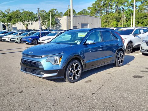 Certified 2023 Kia Niro EX Touring FWD image 3