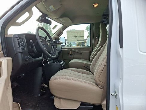 New 2025 Chevrolet Express 3500 w/ Driver Convenience Package image 9