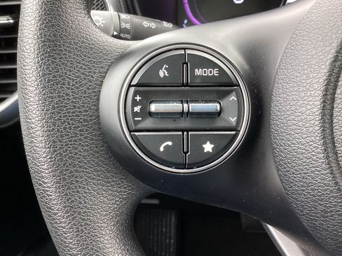 Used 2025 Kia Soul LX w/ LX Technology Package FWD image 18