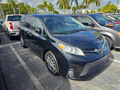 Used 2019 Toyota Sienna XLE image 2