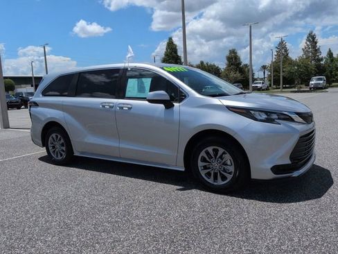 Certified 2025 Toyota Sienna LE FWD image 2