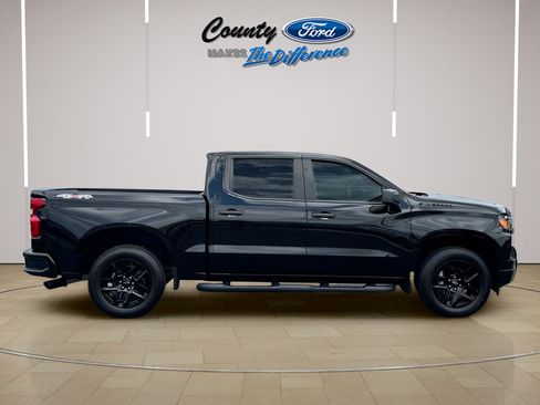 Used 2024 Chevrolet Silverado 1500 Custom w/ Rally Edition AWD/4WD image 8