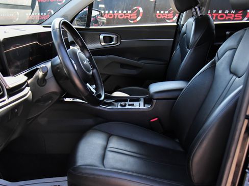 Used 2024 Kia Sorento S image 18