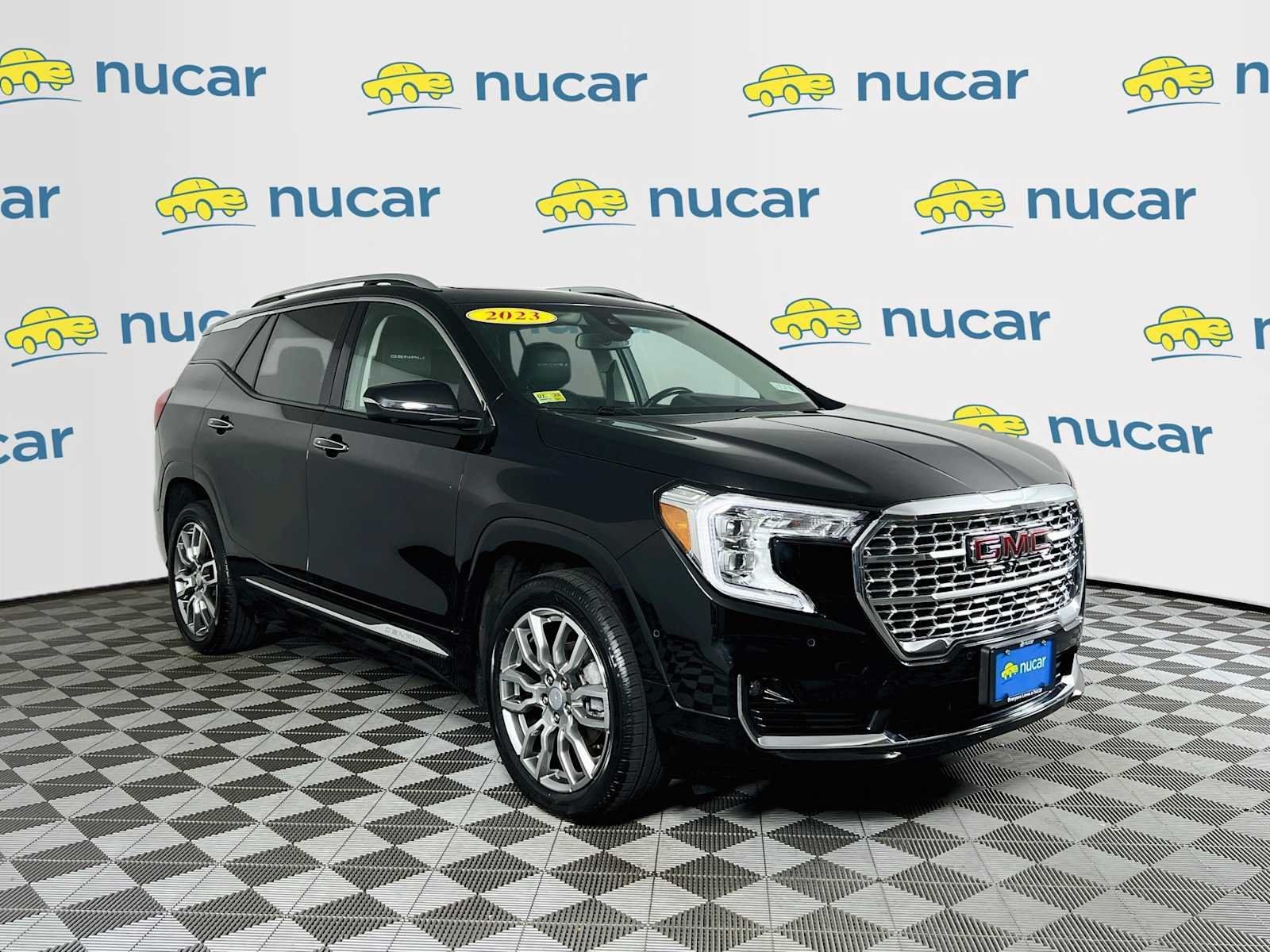 Used 2023 GMC Terrain Denali w/ Denali Premium Package AWD/4WD image 1