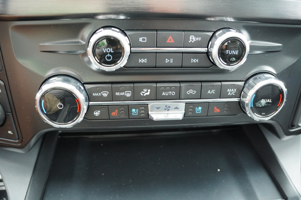New 2027 Ford F350 Lariat w/ Black Appearance Package AWD/4WD image 18