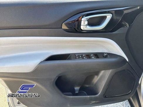 Used 2022 Jeep Compass Limited image 23