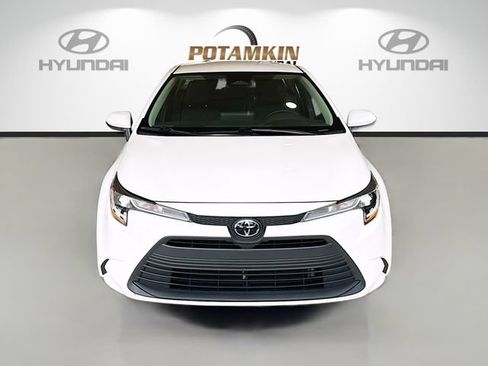 Used 2024 Toyota Corolla LE FWD image 2