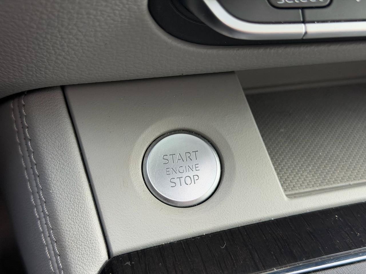 Used 2020 Audi Q5 e Premium Plus AWD/4WD image 25