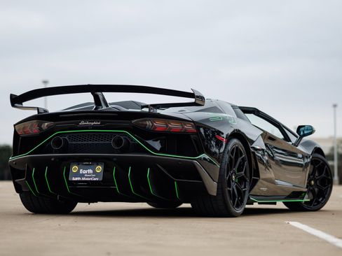 Used 2021 Lamborghini Aventador SVJ image 12