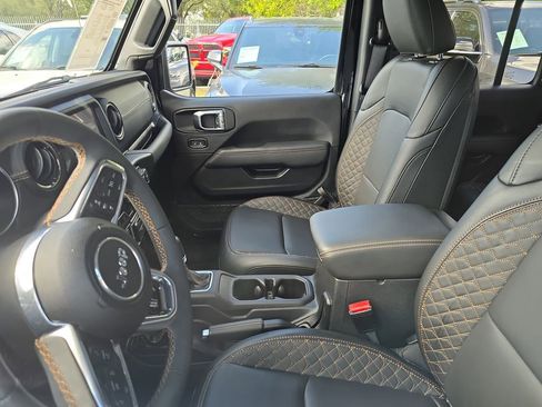 Used 2023 Jeep Gladiator Overland image 12